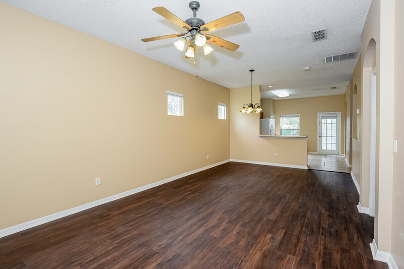 2,260/Mo, 14436 Chicora Crossing Blvd Orlando, FL 32828 Living Room View 2