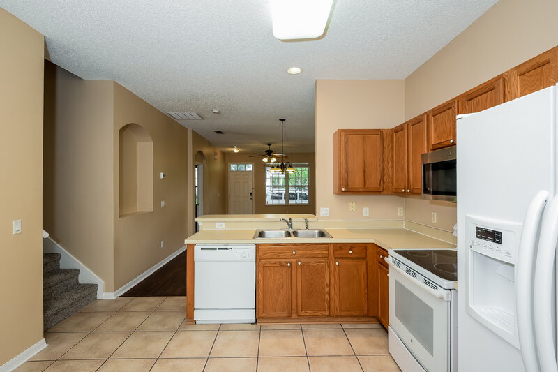 2,260/Mo, 14436 Chicora Crossing Blvd Orlando, FL 32828 Kitchen View