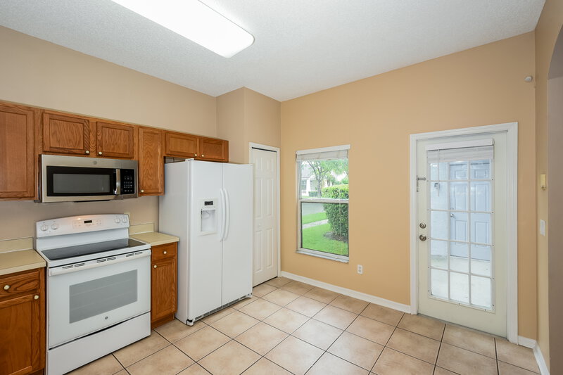 2,260/Mo, 14436 Chicora Crossing Blvd Orlando, FL 32828 Kitchen View 2