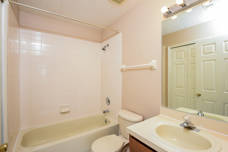 2,260/Mo, 14436 Chicora Crossing Blvd Orlando, FL 32828 Bathroom View 2