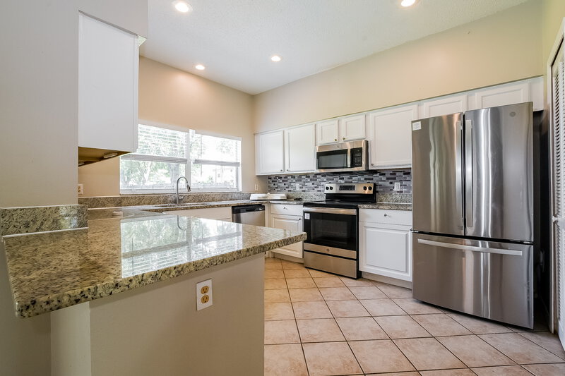 2,360/Mo, 67 Abbey Hollow Dr Apopka, FL 32712 Kitchen View