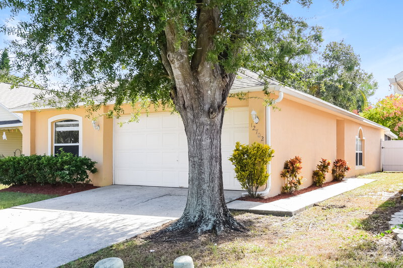 1,970/Mo, 12702 Parkbury Dr Orlando, FL 32828 Front View