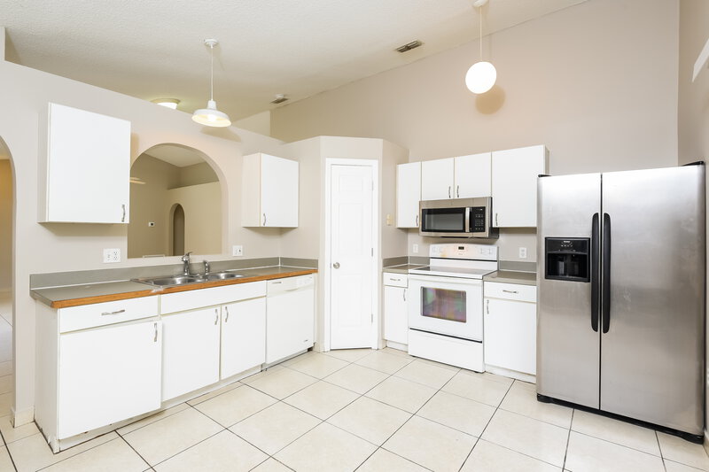 1,970/Mo, 12702 Parkbury Dr Orlando, FL 32828 Kitchen View 2