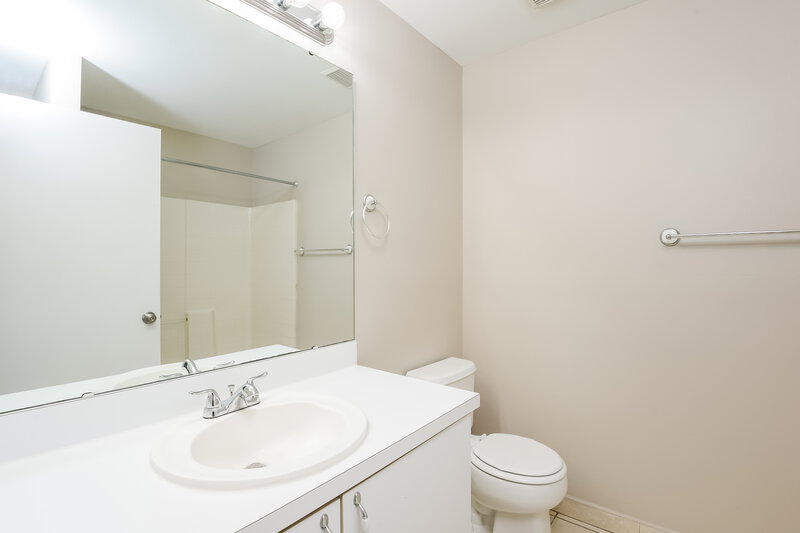1,970/Mo, 12702 Parkbury Dr Orlando, FL 32828 Bathroom View