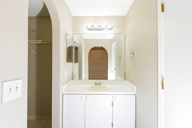 1,970/Mo, 12702 Parkbury Dr Orlando, FL 32828 Bathroom View 2