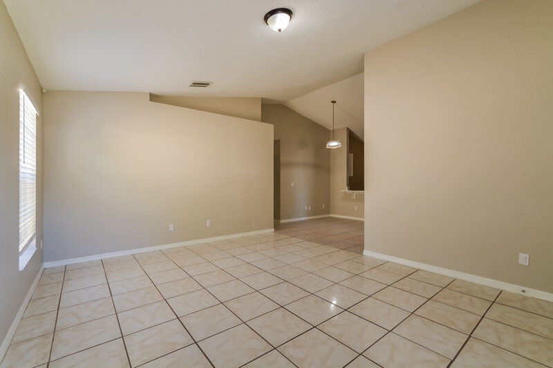 0/Mo, 166 Diamond Ridge Blvd Auburndale, FL 33823 Living Room View 2