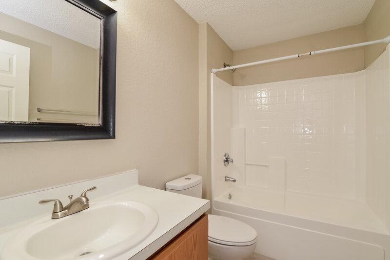 0/Mo, 166 Diamond Ridge Blvd Auburndale, FL 33823 Bathroom View