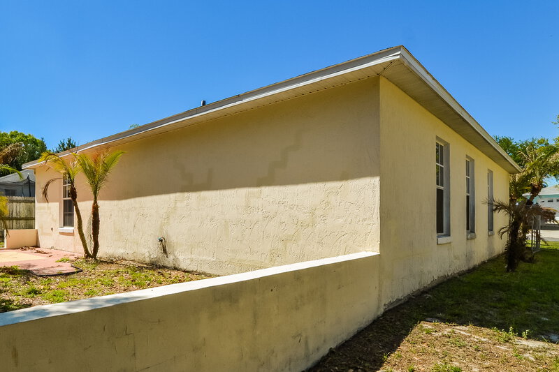 0/Mo, 166 Diamond Ridge Blvd Auburndale, FL 33823 Rear View 2