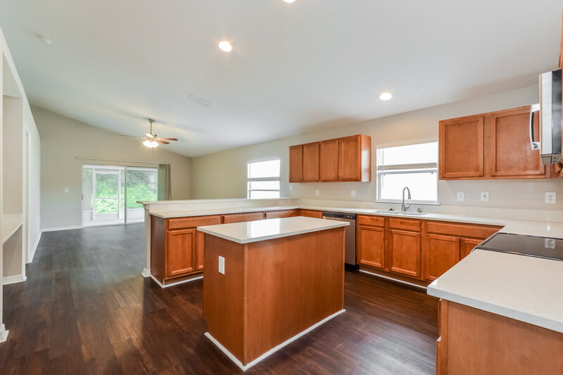 2,125/Mo, 3949 Hillingdon Rd Tavares, FL 32778 Kitchen View