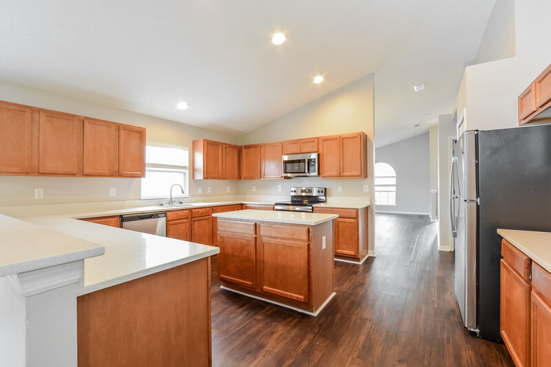 2,125/Mo, 3949 Hillingdon Rd Tavares, FL 32778 Kitchen View 2
