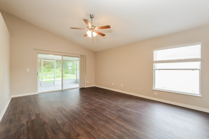 2,125/Mo, 3949 Hillingdon Rd Tavares, FL 32778 Family Room View