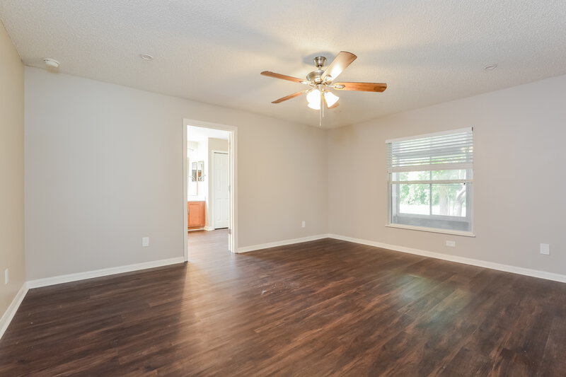 2,125/Mo, 3949 Hillingdon Rd Tavares, FL 32778 Main Bedroom View 2