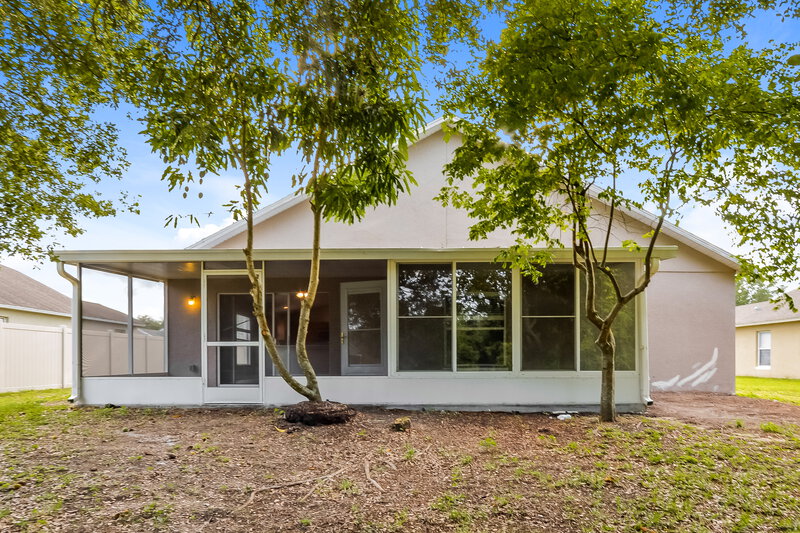 2,125/Mo, 3949 Hillingdon Rd Tavares, FL 32778 Rear View 2