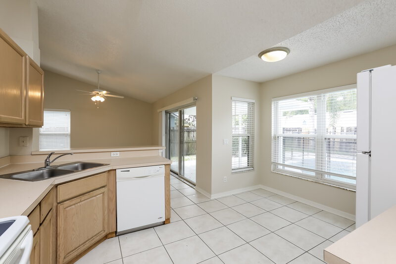 2,470/Mo, 1455 Twin Rivers Blvd Oviedo, FL 32766 Kitchen View 2