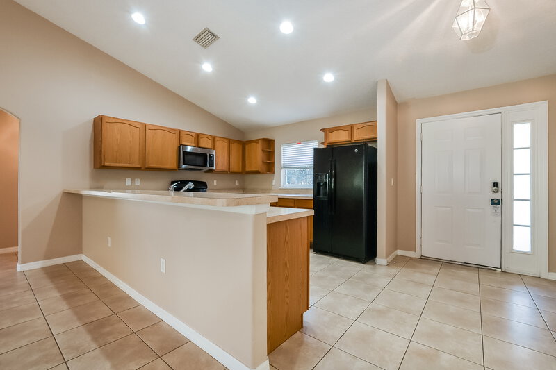 1,995/Mo, 13013 Baybrook Ln Clermont, FL 34711 Kitchen View 2