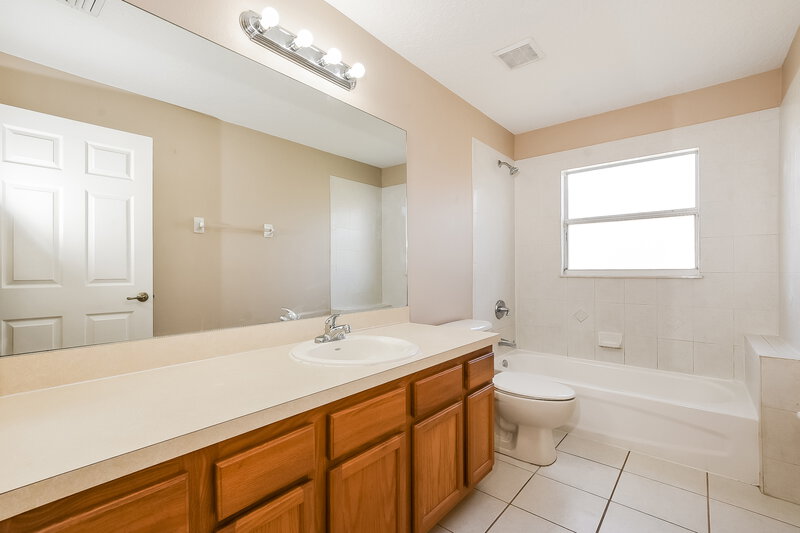 1,995/Mo, 13013 Baybrook Ln Clermont, FL 34711 Bathroom View