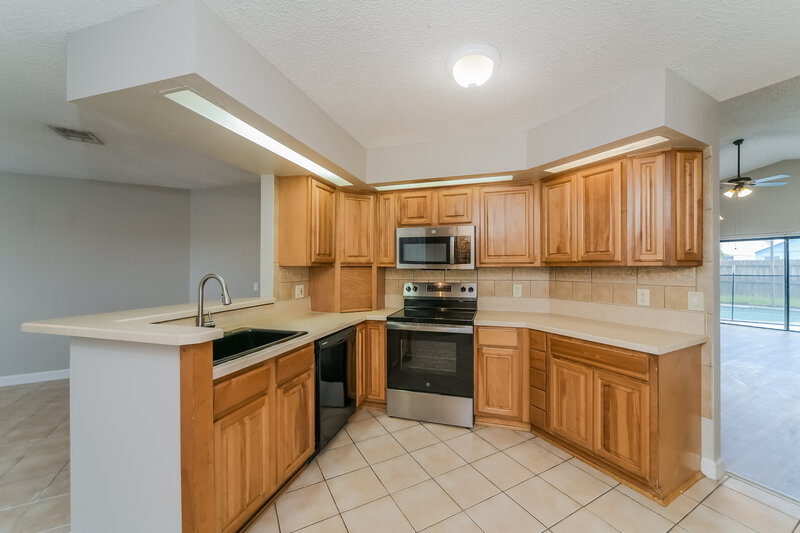 2,450/Mo, 13230 Boulder Woods Cir Orlando, FL 32824 Kitchen View