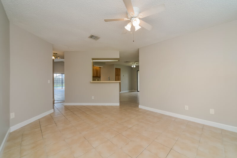 2,450/Mo, 13230 Boulder Woods Cir Orlando, FL 32824 Family Room View 2