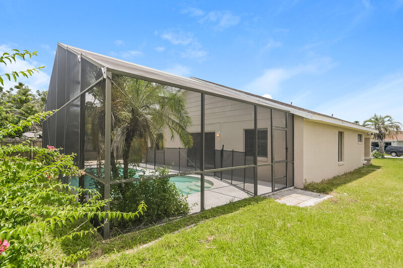 2,450/Mo, 13230 Boulder Woods Cir Orlando, FL 32824 Rear View