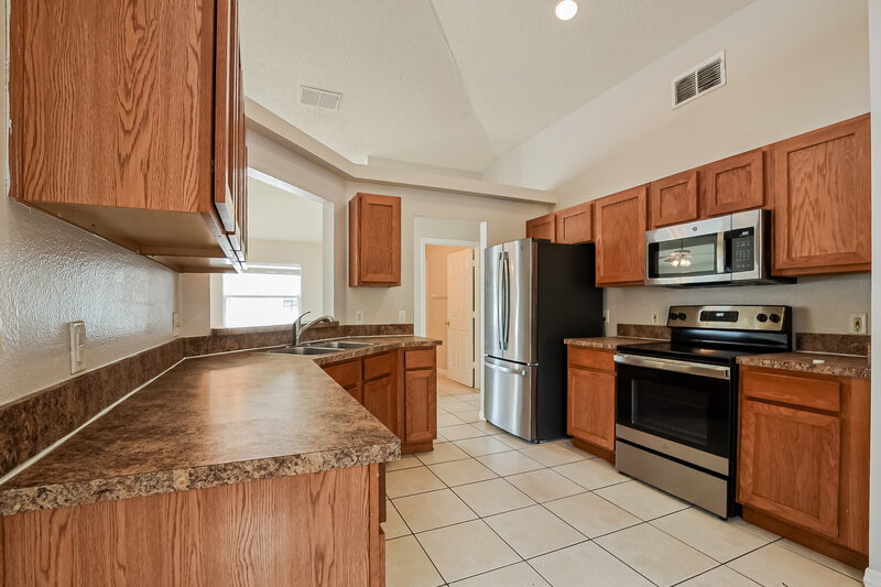 1,990/Mo, 2234 Majestic Eagle Cir Clermont, FL 34714 Kitchen View
