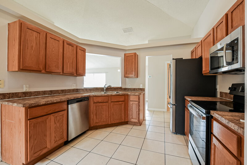 1,990/Mo, 2234 Majestic Eagle Cir Clermont, FL 34714 Kitchen View 2