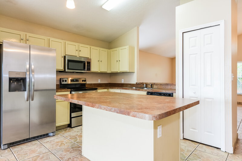 1,825/Mo, 3320 Kelsey Ln Saint Cloud, FL 34772 Kitchen View 2