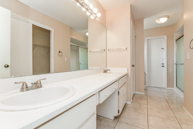 2,165/Mo, 1095 Jennie Ridge Trl Kissimmee, FL 34747 Main Bathroom View