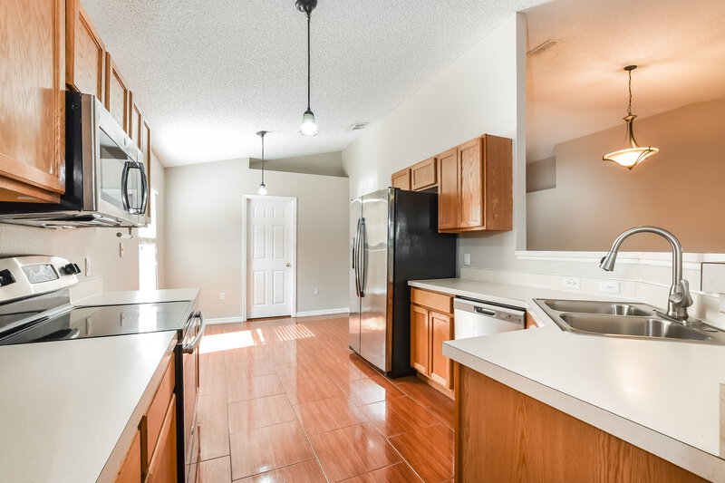 1,760/Mo, 681 Brown Bear Ct Saint Cloud, FL 34772 Kitchen View 2