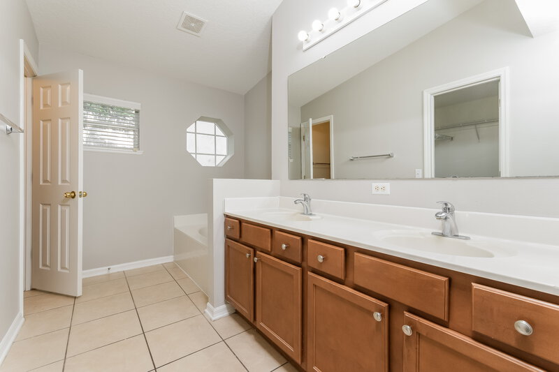 3,440/Mo, 5270 Silver Thistle Ln Saint Cloud, FL 34772 Main Bathroom View