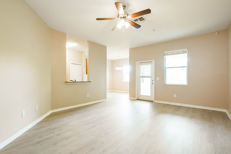 2,215/Mo, 15509 Oxley St Winter Garden, FL 34787 Living Room View 2