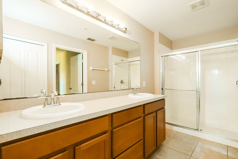 2,215/Mo, 15509 Oxley St Winter Garden, FL 34787 Main Bathroom View