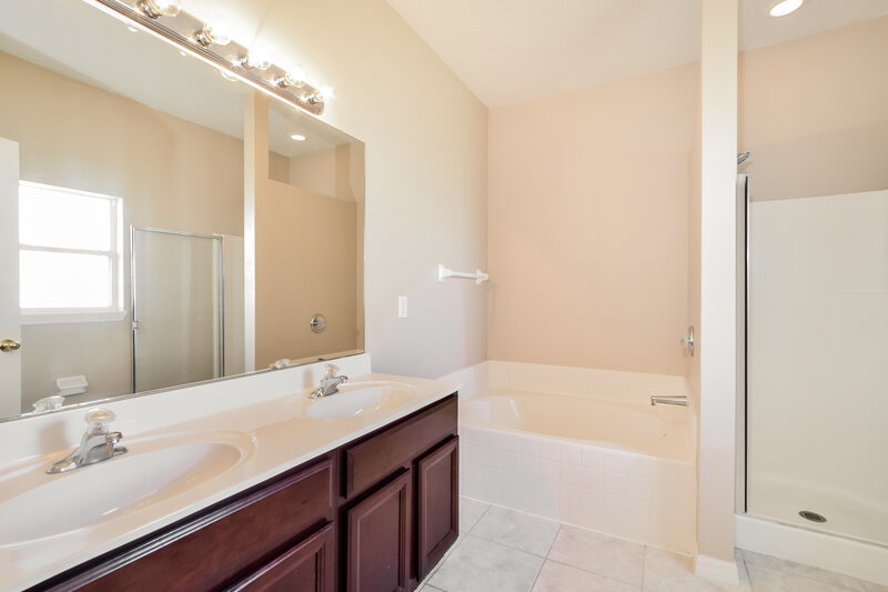 2,275/Mo, 209 Casa Marina Pl Sanford, FL 32771 Main Bedroom View 4