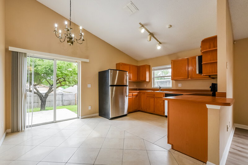 2,085/Mo, 1153 Sheeler Hills Dr Apopka, FL 32703 Kitchen View