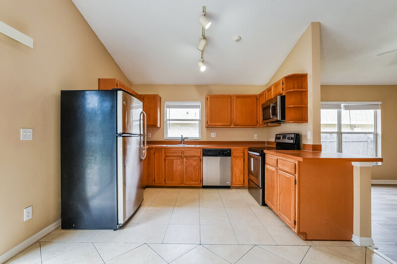 2,085/Mo, 1153 Sheeler Hills Dr Apopka, FL 32703 Kitchen View 2