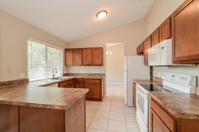 2,050/Mo, 5158 Log Wagon Rd Ocoee, FL 34761 Kitchen View