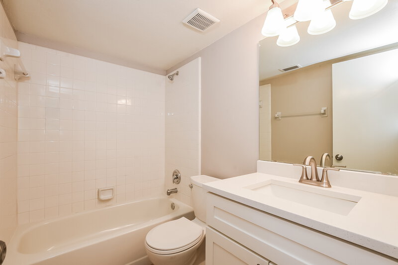 2,370/Mo, 1091 Brielle Ct Oviedo, FL 32765 Main Bathroom View