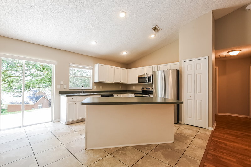 2,125/Mo, 1320 Rain Forest Ln Minneola, FL 34715 Kitchen View