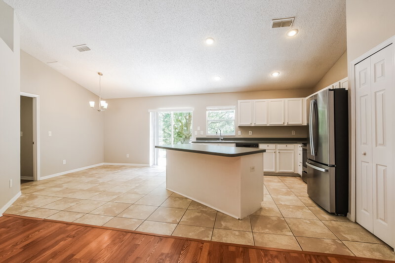 2,125/Mo, 1320 Rain Forest Ln Minneola, FL 34715 Kitchen View 3