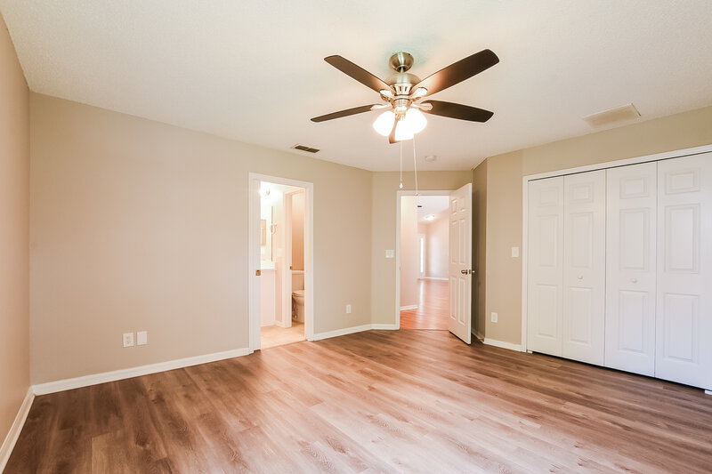2,125/Mo, 1320 Rain Forest Ln Minneola, FL 34715 Main Bedroom View 2