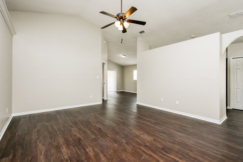 2,005/Mo, 2025 White Eagle St Clermont, FL 34714 Living Room View