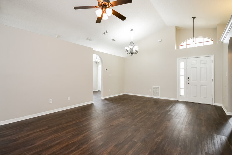 2,005/Mo, 2025 White Eagle St Clermont, FL 34714 Living Room View 2
