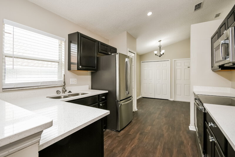 2,005/Mo, 2025 White Eagle St Clermont, FL 34714 Kitchen View