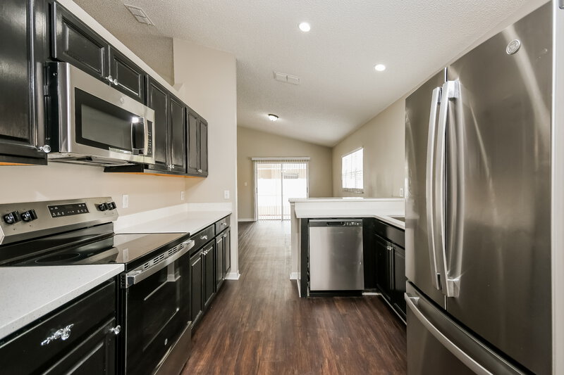 2,005/Mo, 2025 White Eagle St Clermont, FL 34714 Kitchen View 2