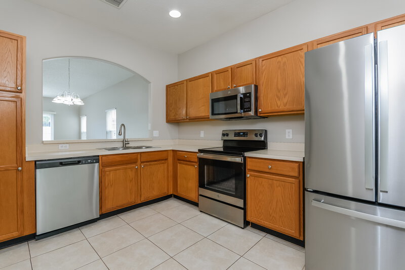 2,670/Mo, 13212 Canna Lily Dr Orlando, FL 32824 Kitchen View 2