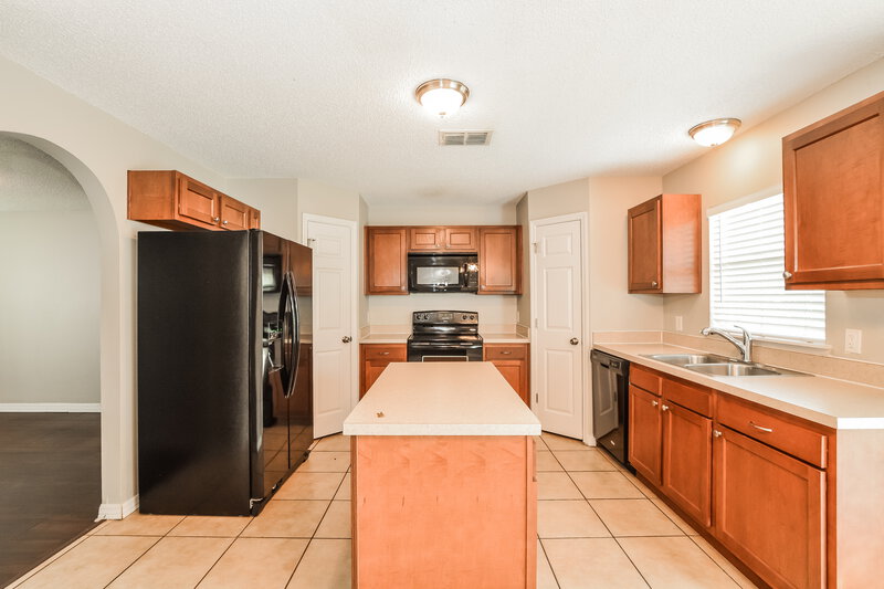 2,590/Mo, 4932 Fiske Cir Orlando, FL 32826 Kitchen View