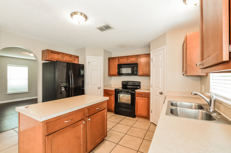 2,590/Mo, 4932 Fiske Cir Orlando, FL 32826 Kitchen View 2