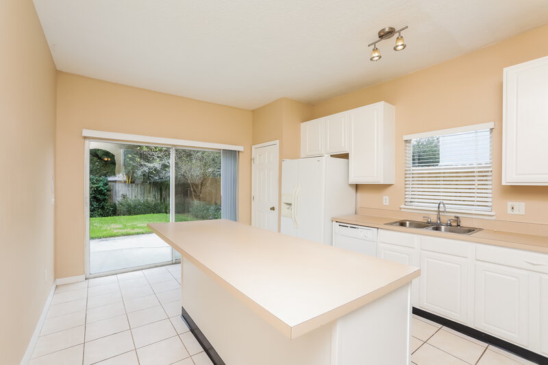 2,175/Mo, 551 Wellesly St Oviedo, FL 32765 Kitchen View