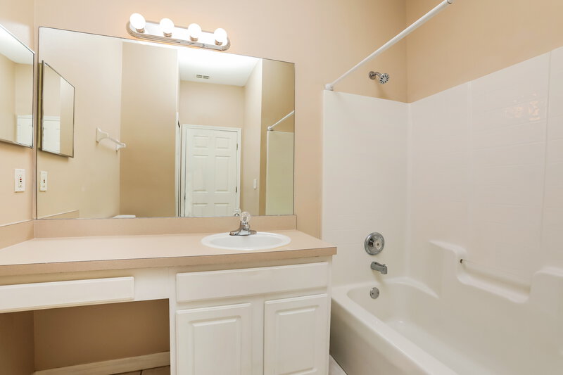 2,175/Mo, 551 Wellesly St Oviedo, FL 32765 Bathroom View