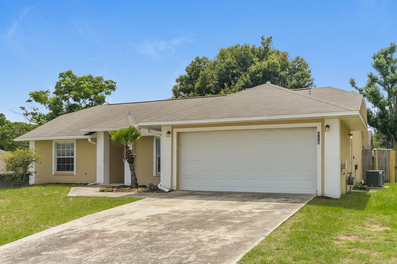 2,120/Mo, 918 Palm Forest Ln Minneola, FL 34715 Front View