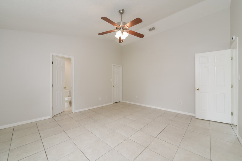2,120/Mo, 918 Palm Forest Ln Minneola, FL 34715 Main Bedroom View 2